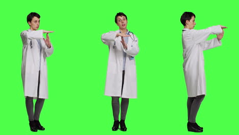 Mujer-Médica-Haciendo-Gesto-De-Tiempo-De-Espera-Contra-El-Fondo-De-Pantalla-Verde